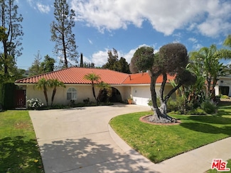 22651 Jameson Dr, Calabasas, CA 91302