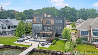 1819 S Shore Dr, Holland, MI 49423