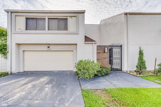 2819 Bering Dr, Houston, TX 77057