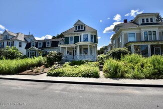1084 Parkwood Blvd, Schenectady, NY 12308
