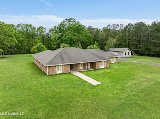 41 Todd Rd, Sumrall, MS 39482