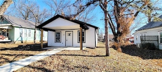 821 North St, Iola, KS 66749