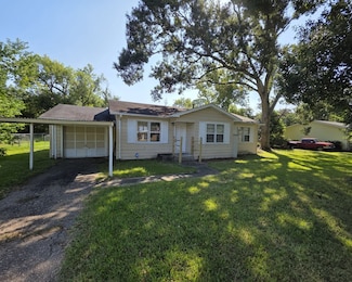 717 S Valderas St, Angleton, TX 77515