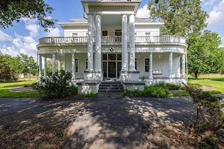 1860 Old Mill Rd, Lufkin, TX 75904