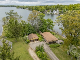 12391 Sunset Dr, Plainwell, MI 49080