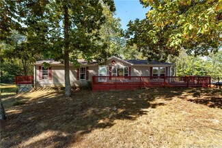 14065 Reisert Rd NE, Palmyra, IN 47164