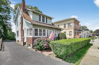46 Bainton St, Yonkers, NY 10704