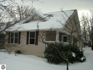 614 Ames St, Elk Rapids, MI 49629