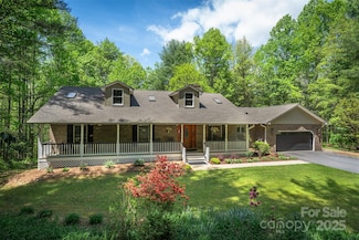 331 Thomas Rd, Hendersonville, NC 28739