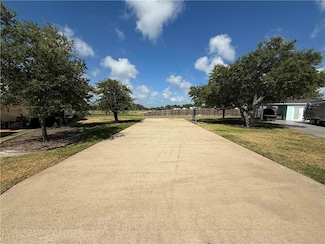5 Augusta Cir, Aransas Pass, TX 78336
