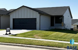 1907 N Tina Dr, Sioux Falls, SD 57110