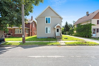 921 S 18th St, Manitowoc, WI 54220