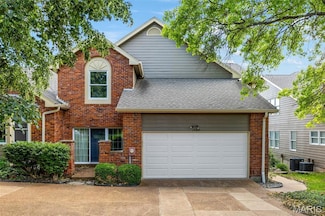 14304 Willow Spring Hill Dr, Chesterfield, MO 63017