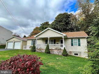 611 Pear St Unit 613, Saint Clair, PA 17970