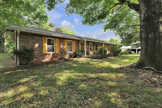 21127 Garden Path Ln, Abingdon, VA 24211