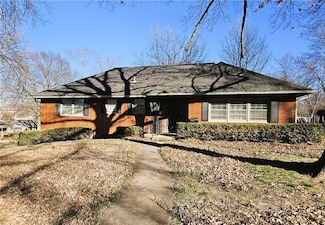 3917 S Adams Ave, Independence, MO 64055