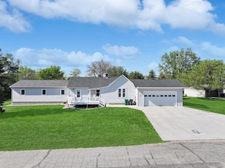 204 W High St, Russell, MN 56169