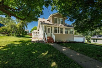 306 N Douglas St, Dodgeville, WI 53533