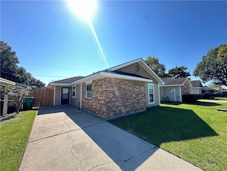 5913 S Oak Dr, Marrero, LA 70072