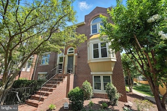 3911 Courtland Cir, Alexandria, VA 22305