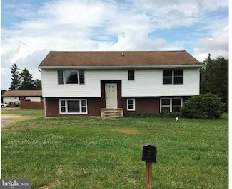 84 Maple Shade Ln, Elmer, NJ 08318