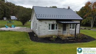 2012 State St, Alburtis, PA 18011