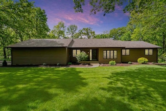 1445 Butternut Ln NE, Swisher, IA 52338
