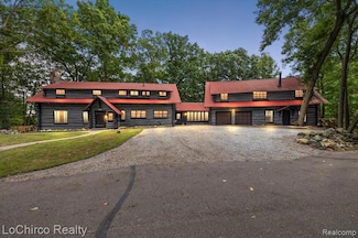 8646 Thendara Blvd, Clarkston, MI 48348