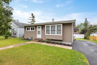 1013 Oakwood Dr, Round Lake Beach, IL 60073