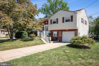 1 Saddle Ridge Rd, Voorhees, NJ 08043
