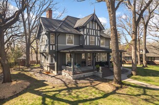 2268 Knapp St, Saint Paul, MN 55108