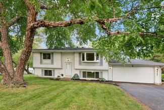 8590 Saratoga Ln, Eden Prairie, MN 55347