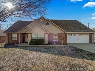 4419 Fairview Rd, Bartlesville, OK 74006