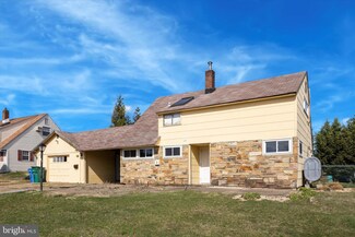 2 Granite Rd, Levittown, PA 19057