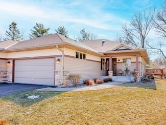 2615 Cardinal Ct, Maplewood, MN 55109