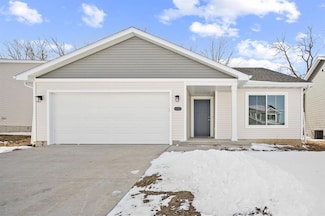 4335 Grover Woods Ln, Des Moines, IA 50317