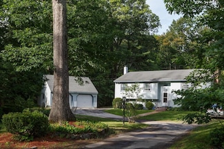 1 Hildreth Dr, Litchfield, NH 03052