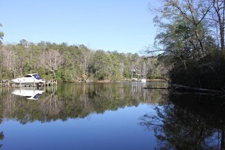 22-34H Oak Point Dr, Merry Point, VA 22503