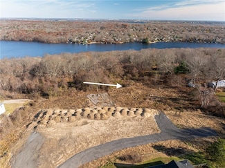 60 Hillside Ct, North Kingstown, RI 02874