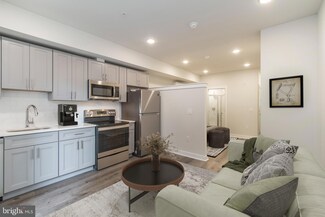 19 S 44th St Unit 3, Philadelphia, PA 19104
