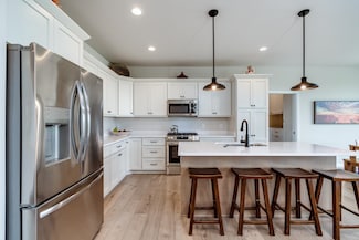 447 Crusader Point, Waunakee, WI 53597