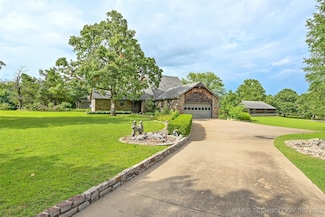 32069 Meadow Ln, Mannford, OK 74044