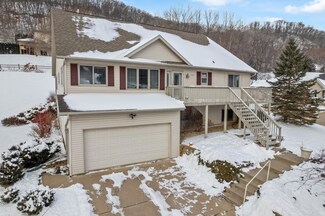 1115 Jonathan Ln, La Crescent, MN 55947