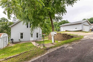579 W 3rd St, Dubuque, IA 52001
