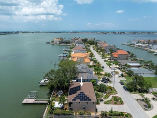 8 Sunset Bay Dr, Belleair, FL 33756