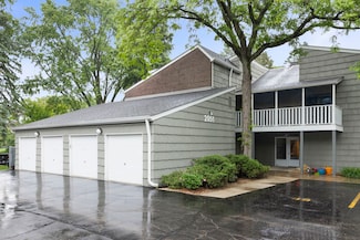 2051 Creekside Dr Unit 2-2, Wheaton, IL 60189