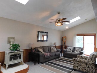 811 N Beaumont Rd, Prairie Du Chien, WI 53821