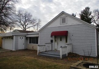 1227 S 4th St, Pekin, IL 61554