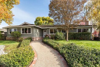 1887 Walnut Dr, Mountain View, CA 94040