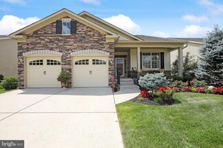 18 Taranto Ln, West Berlin, NJ 08091
